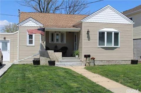 15 E Bedell St, Freeport, NY 11520 photo 1