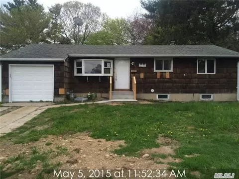 150 Applegate Dr, Central Islip, NY 11722 photo 1