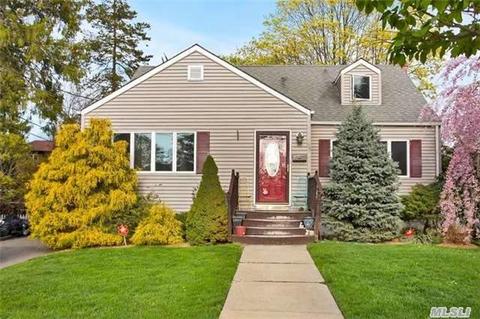 65 Beverly Rd, Merrick, NY 11566 photo 1