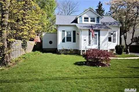 81 Cedar St, Islip, NY 11751 photo 1