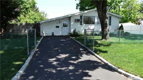 25 Hackmatac St, Central Islip, NY 11722 photo 1