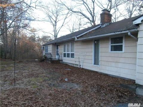 11 Ann Ave, Riverhead, NY 11901 photo 1
