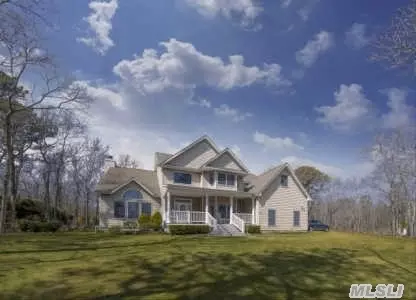 13 Stuart Ct, Hampton Bays, NY 11946 photo 1