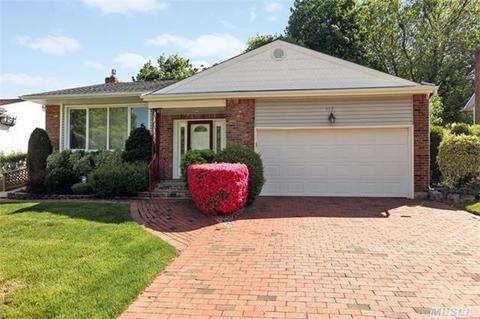 112 Hillwood Ln, Plainview, NY 11803 photo 1