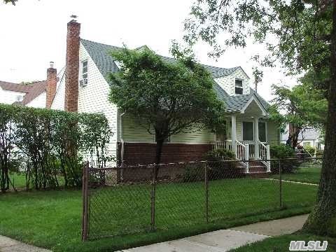 935 Barth St, Baldwin, NY 11510 photo 1