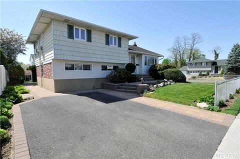 1 Eleanor Ln, Plainview, NY 11803 photo 1