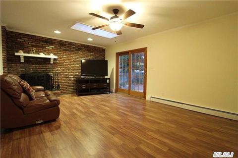 19 Cherokee Ln, Commack, NY 11725 photo 1
