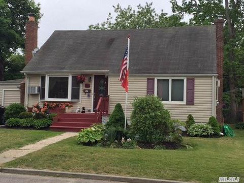 4 Cedar Grove St, Patchogue, NY 11772 photo 1