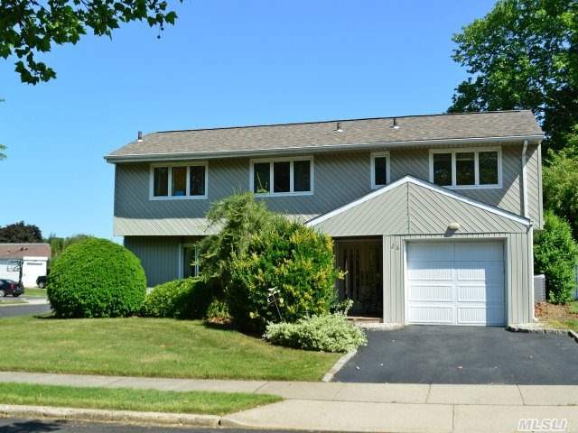28 Toni Ct, Plainview, NY 11803 photo 1