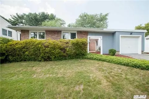 22 Country Dr, Plainview, NY 11803 photo 1