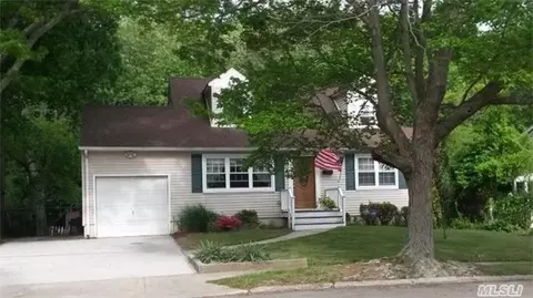 271 Schoenfeld Blvd, Patchogue, NY 11772 photo 1