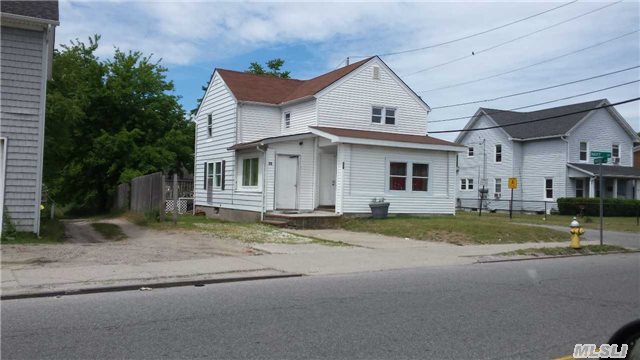 26 Waverly Ave, Patchogue, NY 11772 photo 1
