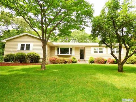 81 Mobrey Ln, Smithtown, NY 11787 photo 1