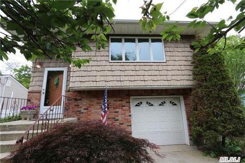 52 Denton St, Patchogue, NY 11772 photo 1