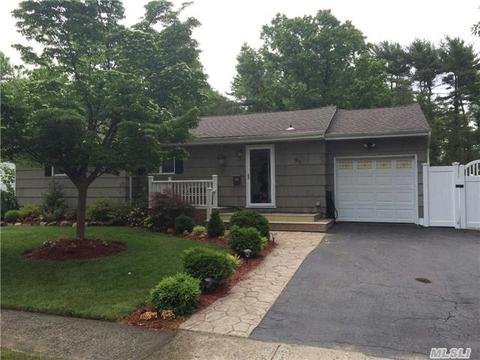 83 Diamond Dr, Plainview, NY 11803 photo 1