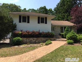 15 Rimlet Dr, Commack, NY 11725 photo 1