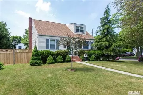 72 Fuller Ave, Islip, NY 11751 photo 1