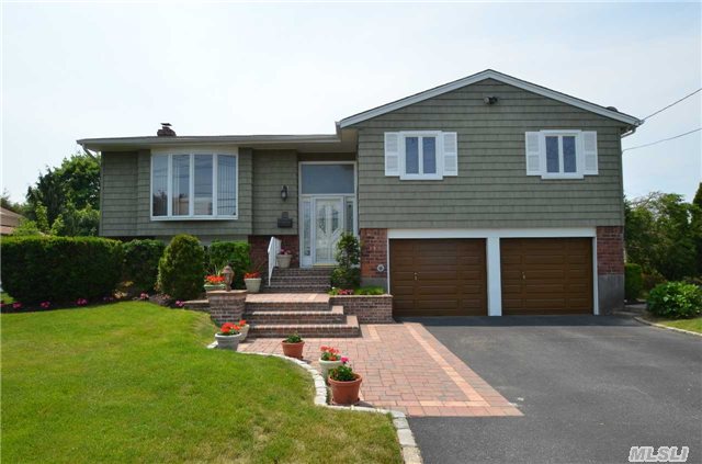 118 Haypath Rd, Bethpage, NY 11714 photo 1