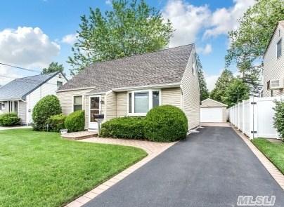 52 Nassau Ave, Plainview, NY 11803 photo 1