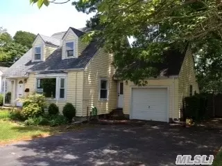253 Maple Ave, Patchogue, NY 11772 photo 1