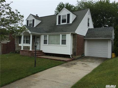 7 Clearwater Dr, Plainview, NY 11803 photo 1