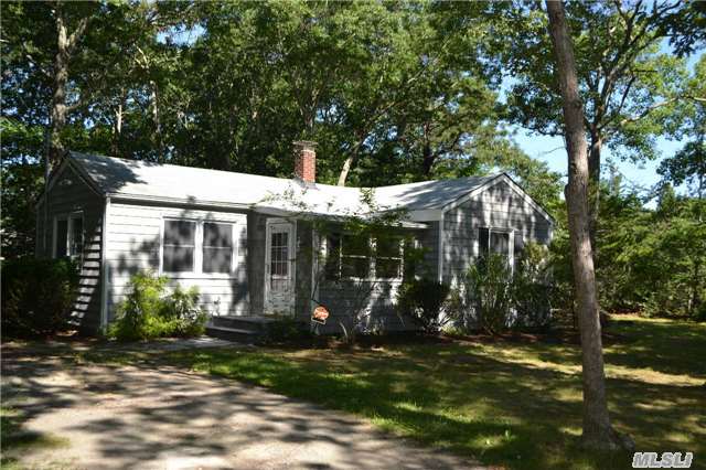 7 Percy Ave, Westhampton, NY 11977 photo 1