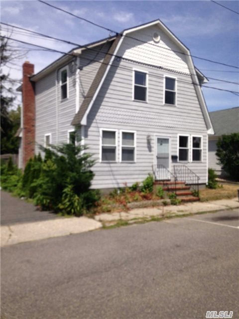 23 W 2nd St, Patchogue, NY 11772 photo 1