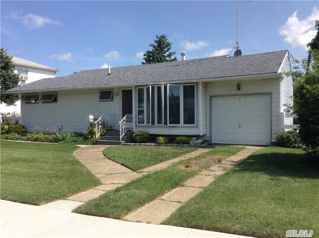 10 Eileen Ave, Plainview, NY 11803 photo 1