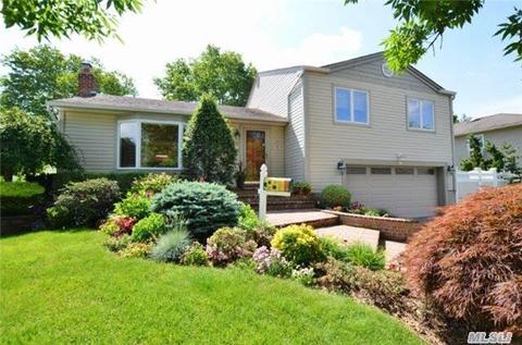 14 Cranberry Ln, Plainview, NY 11803 photo 1