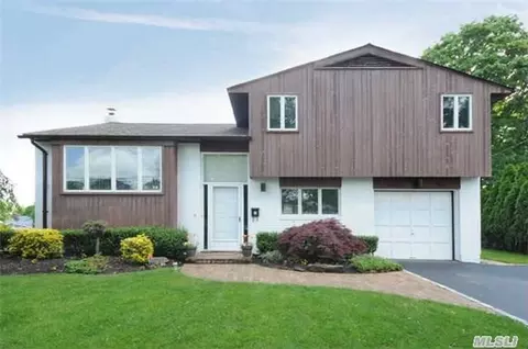 75 Grohmans Ln, Plainview, NY 11803 photo 1