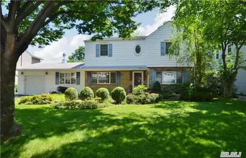 74 Weeks Rd, East Williston, NY 11596 photo 1