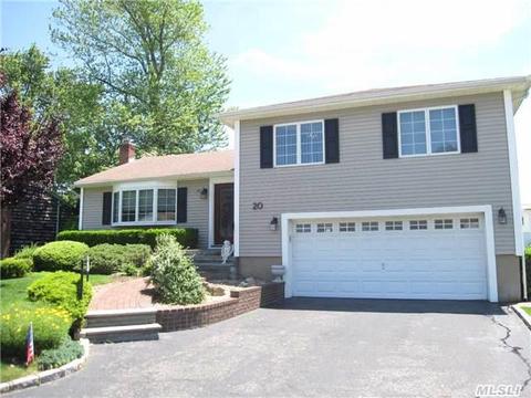 20 Cranberry Ln, Plainview, NY 11803 photo 1