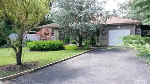 34 Dogwood Ln, Patchogue, NY 11772 photo 1