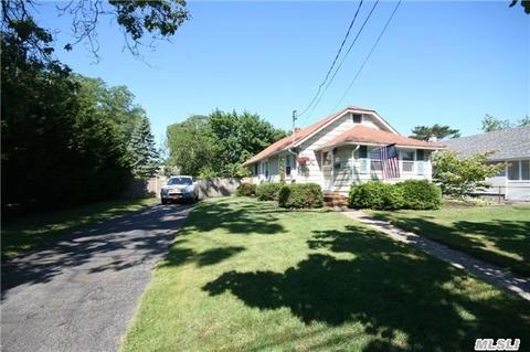 55 S Summit Ave, Patchogue, NY 11772 photo 1
