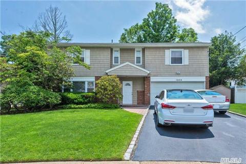 1908 Stanley Dr, Merrick, NY 11566 photo 1