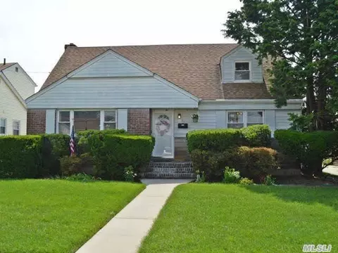 80 Countisbury Ave, Valley Stream, NY 11580 photo 1
