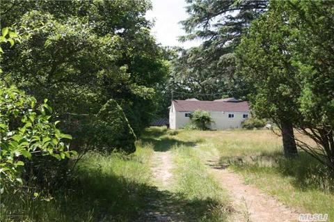 31 Station Rd, Westhampton, NY 11977 photo 1