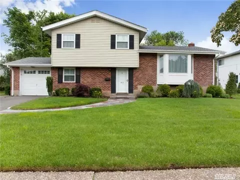 42 Sullivan Dr, Jericho, NY 11753 photo 1