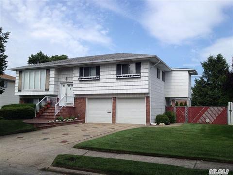 22 Richard Ct, Plainview, NY 11803 photo 1
