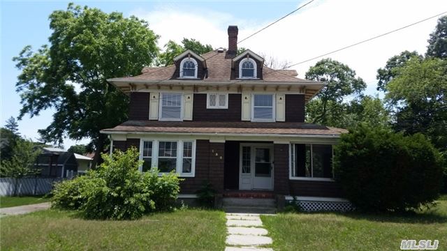 136 Carman St, Patchogue, NY 11772 photo 1
