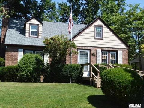 589 Irving Pl, Baldwin, NY 11510 photo 1