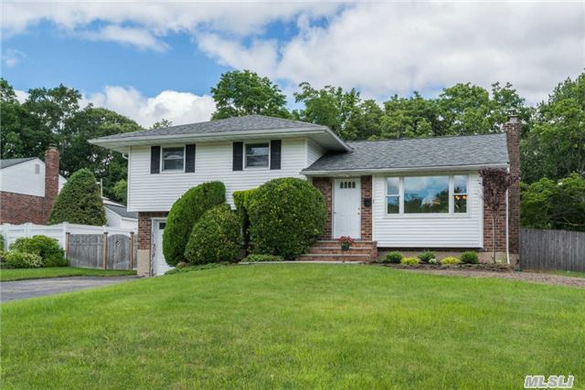 17 Dahlia Ct, Commack, NY 11725 photo 1