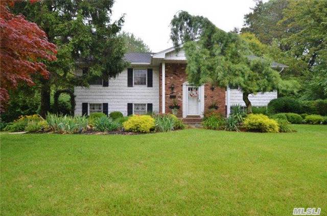 3 Peppermint Rd, Commack, NY 11725 photo 1