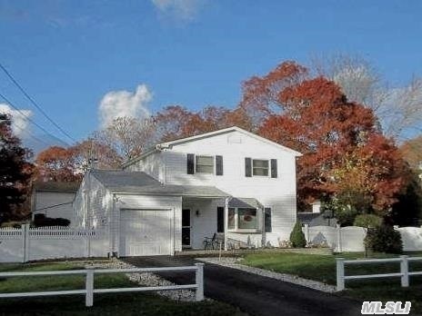 33 Hampton Ave, Mastic, NY 11950 photo 1