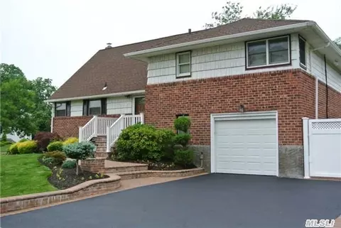 61 Pasadena Dr, Plainview, NY 11803 photo 1