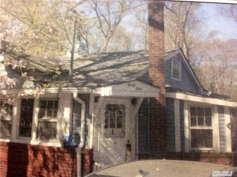 41 Maple Ave, Flanders, NY 11901 photo 1