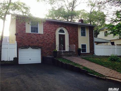 80 Denton St, Patchogue, NY 11772 photo 1