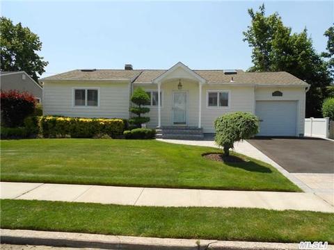 8 Mitchell Ave, Plainview, NY 11803 photo 1