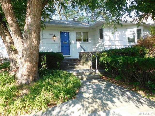 9 Gordon Ave, Plainview, NY 11803 photo 1