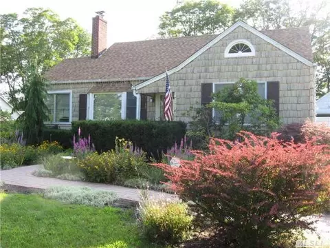 44 Hewlett Ave, Patchogue, NY 11772 photo 1
